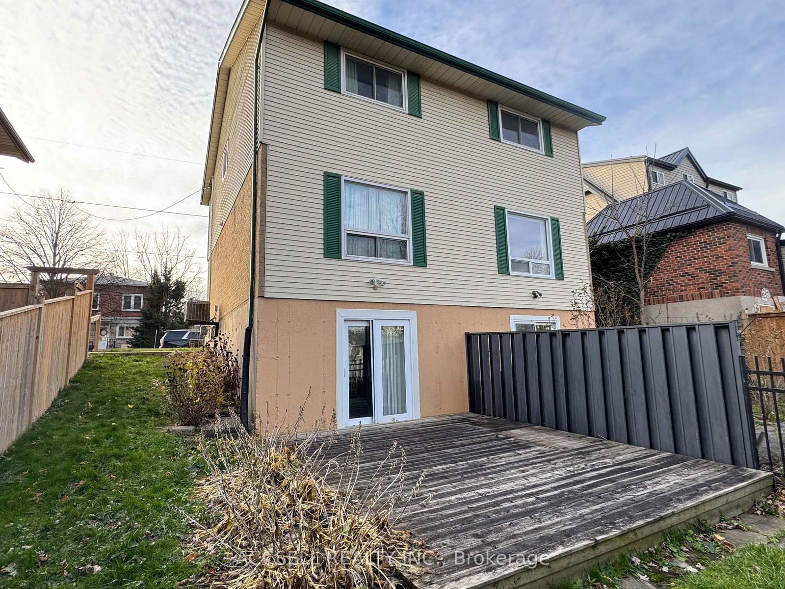 Semi-Detached House sold at 93 Bay Street, Woodstock, South, N4S 3K7 - MLS: X11925943