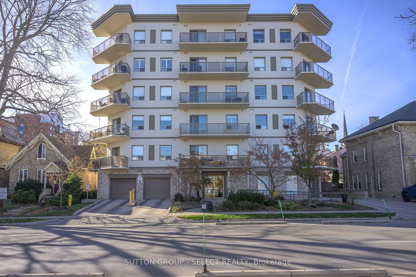 Condo sold at 304-435 Colborne Street, London, East F, N6B 2T2 - MLS: X11926247