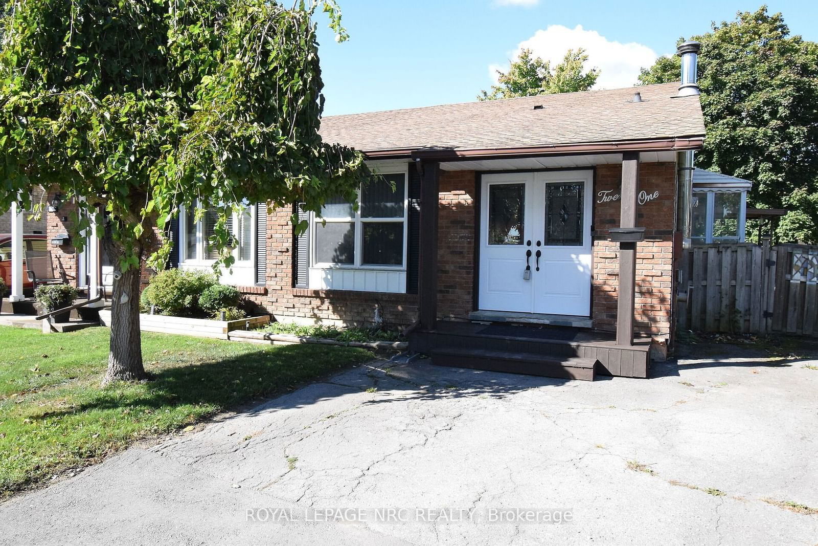 Semi-Detached House for sale at 21 FAIRLAWN Crescent, Welland, 769 - Prince Charles, L3C 5Z2 - MLS: X11926498