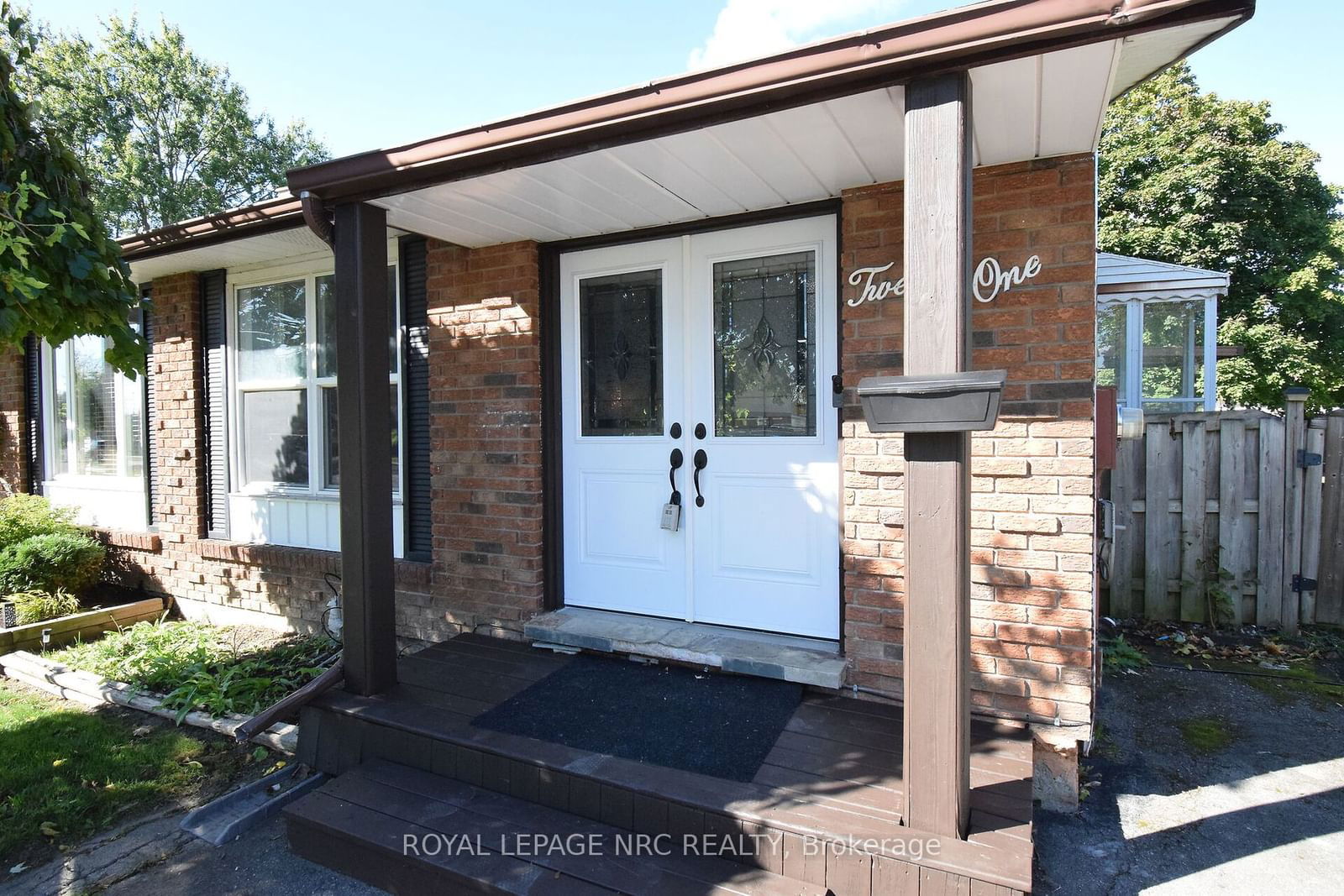 Semi-Detached House for sale at 21 FAIRLAWN Crescent, Welland, 769 - Prince Charles, L3C 5Z2 - MLS: X11926498