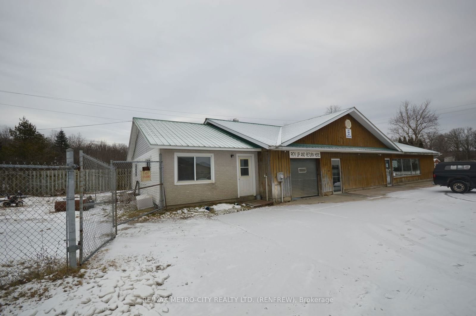 Building at 997 Gillan Road, Renfrew, 540 - Renfrew