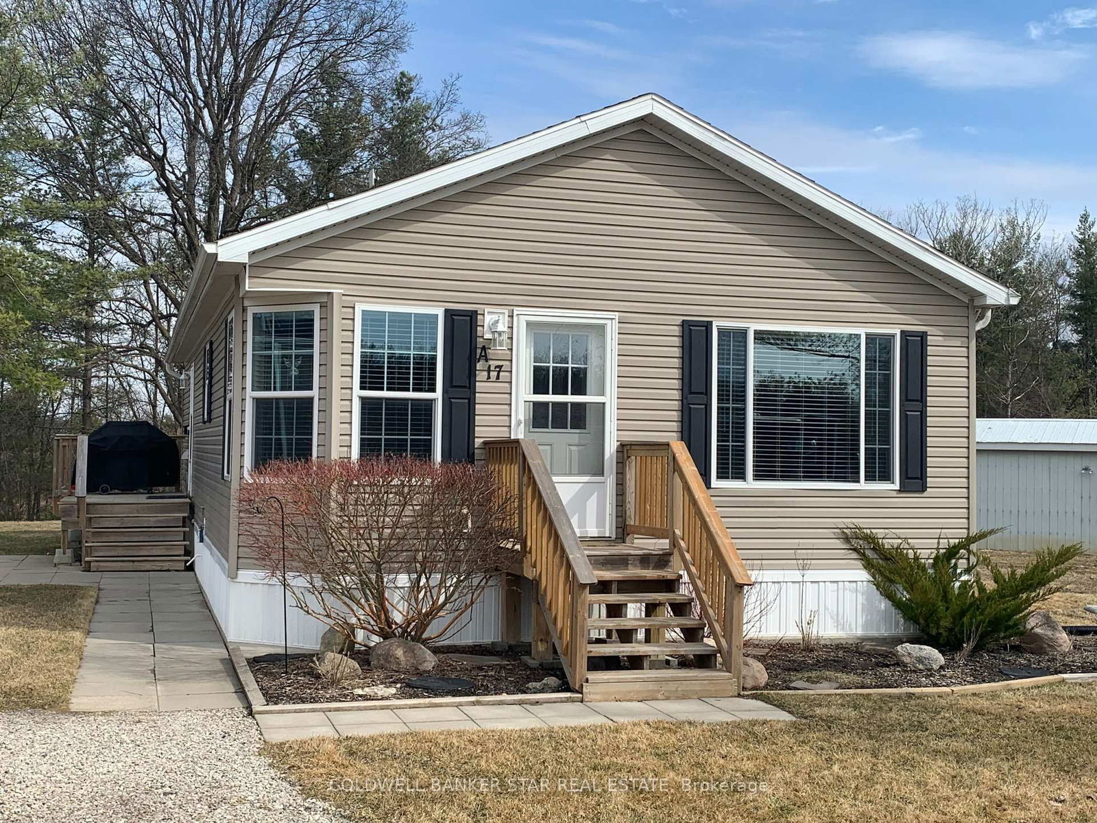 Detached House sold at A17-4838 Switzer Drive, Southwest Middlesex, Rural Southwest Middlesex, N0L 1A0 - MLS: X11926710