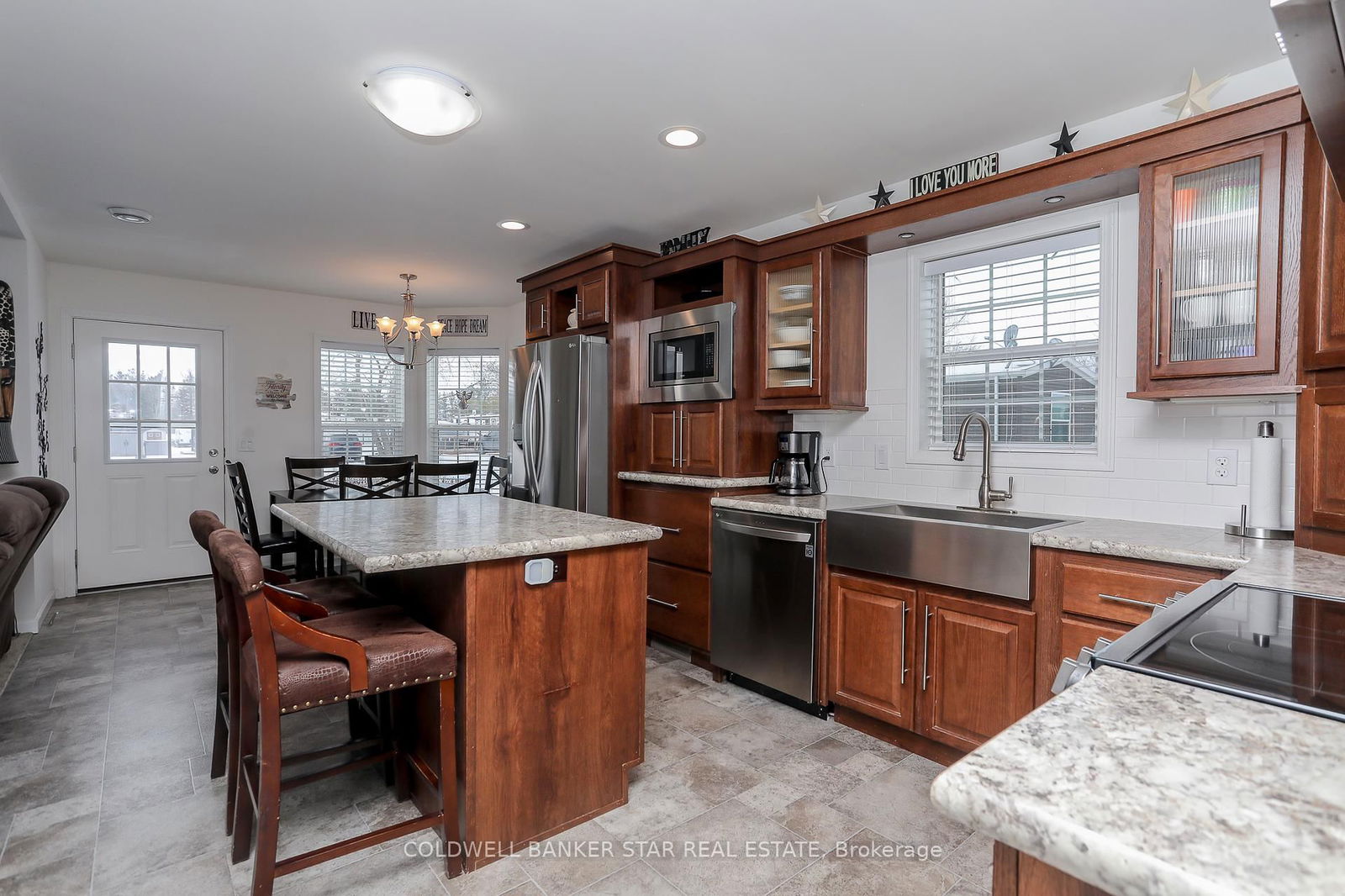 Detached House sold at A17-4838 Switzer Drive, Southwest Middlesex, Rural Southwest Middlesex, N0L 1A0 - MLS: X11926710