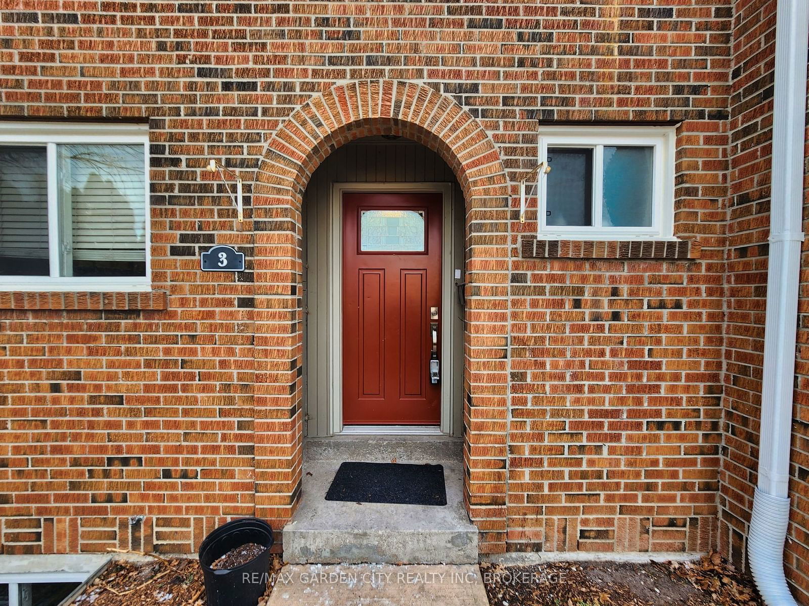 Townhouse sold at 3-125 Livingston Avenue, Grimsby, 541 - Grimsby West, L3M 4S5 - MLS: X11926917