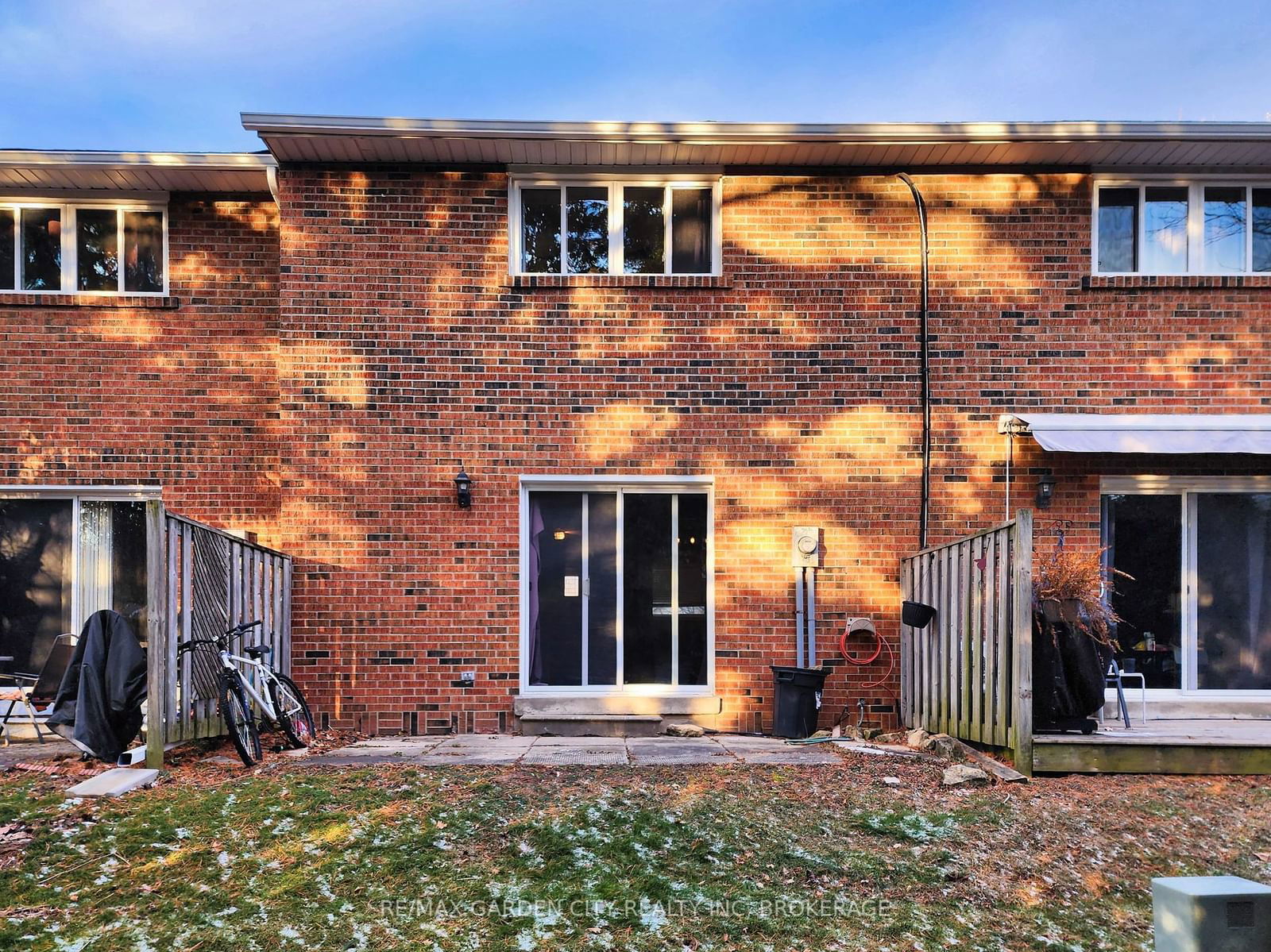 Townhouse sold at 3-125 Livingston Avenue, Grimsby, 541 - Grimsby West, L3M 4S5 - MLS: X11926917