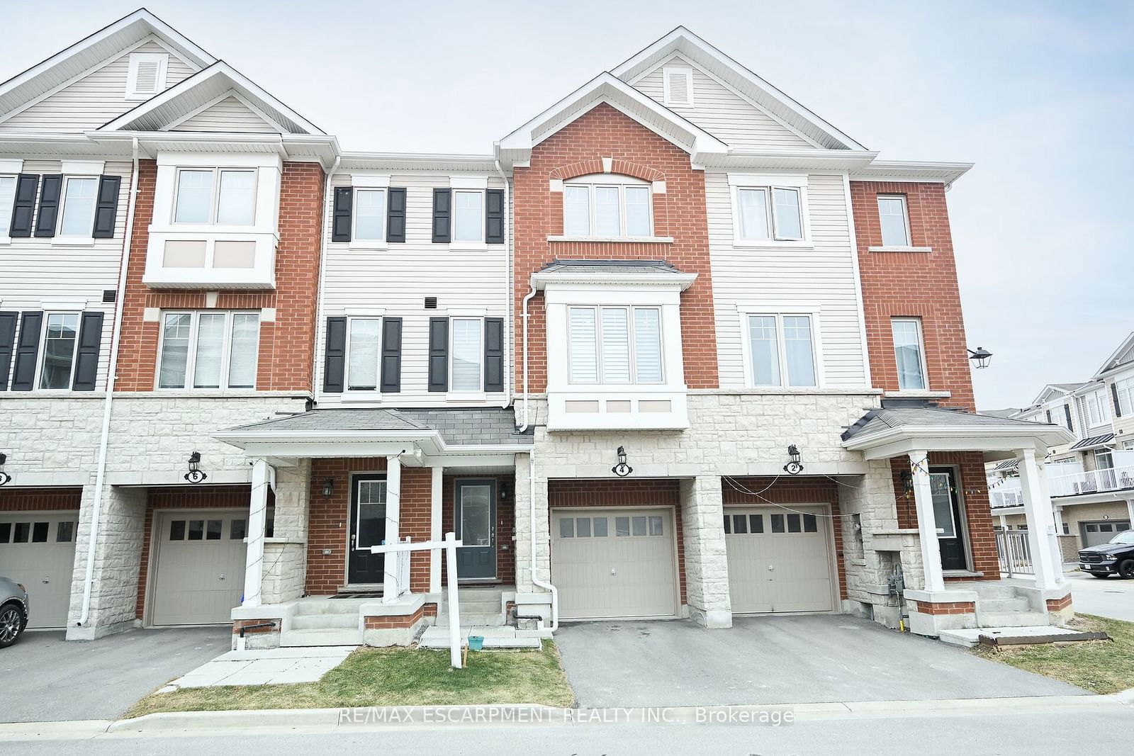 Townhouse sold at 4 Rapids Lane, Hamilton, Vincent, L8K 0A3 - MLS: X11926988