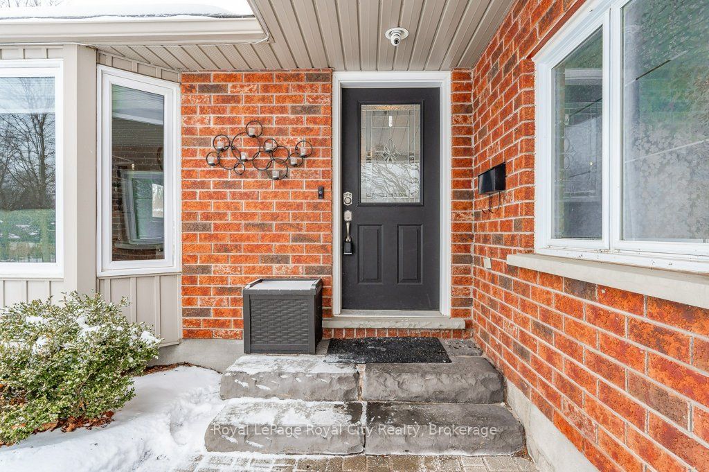 Detached House sold at 14 Primrose Lane, Guelph, Willow West/Sugarbush/West Acres, N1H 7V4 - MLS: X11927197