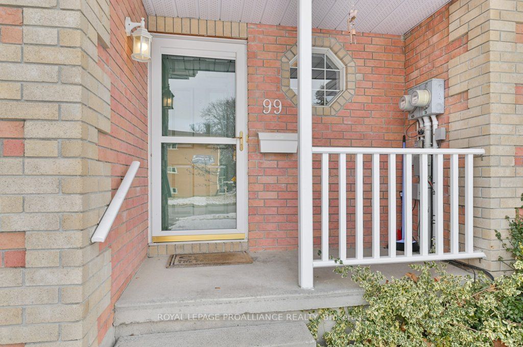 Townhouse sold at 8-99 Progress Avenue, Belleville, K8P 4Z3 - MLS: X11927246