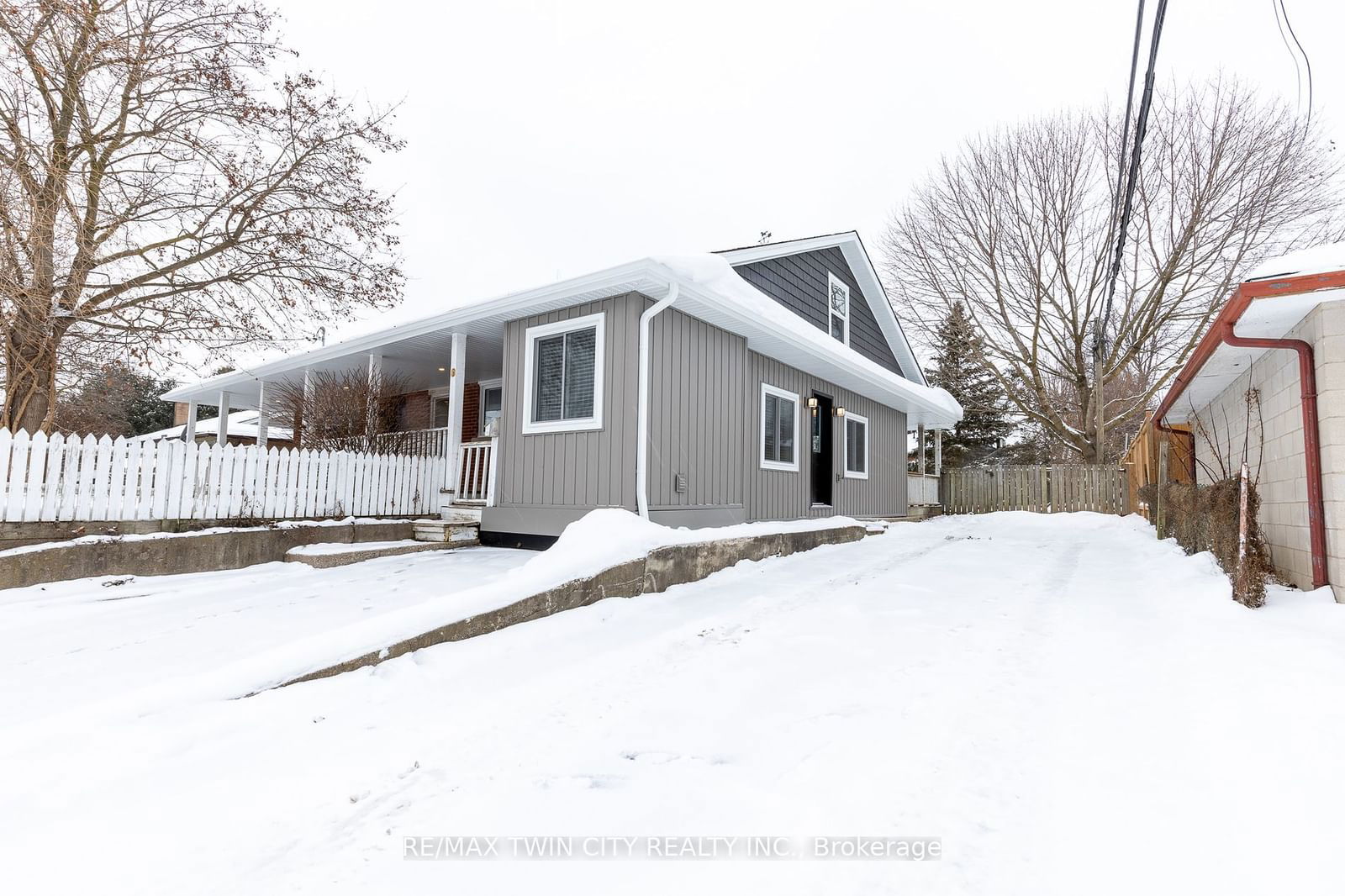 Detached House leased at 34 Close Avenue, Cambridge, N1R 2R6 - MLS: X11927283