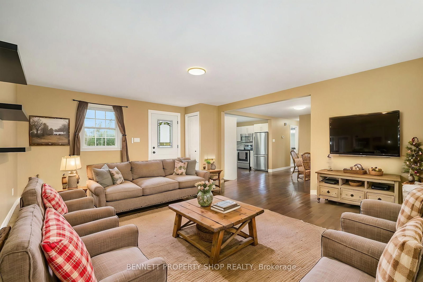 Listing Image 4