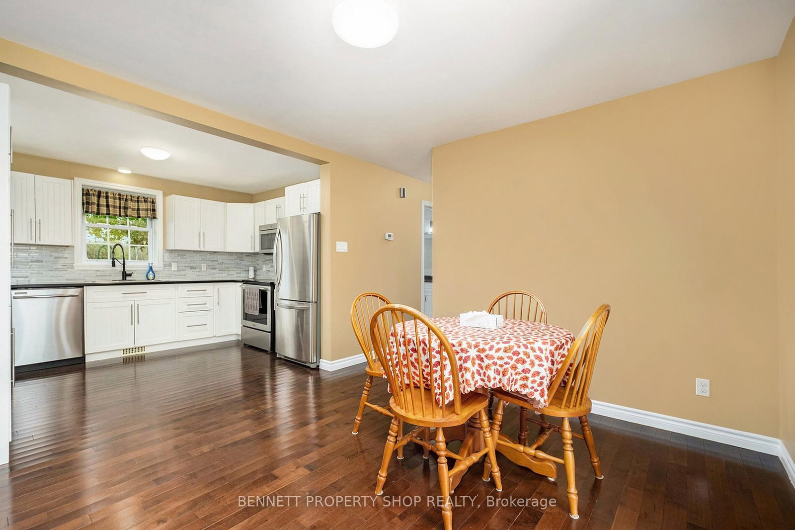Listing Image 6