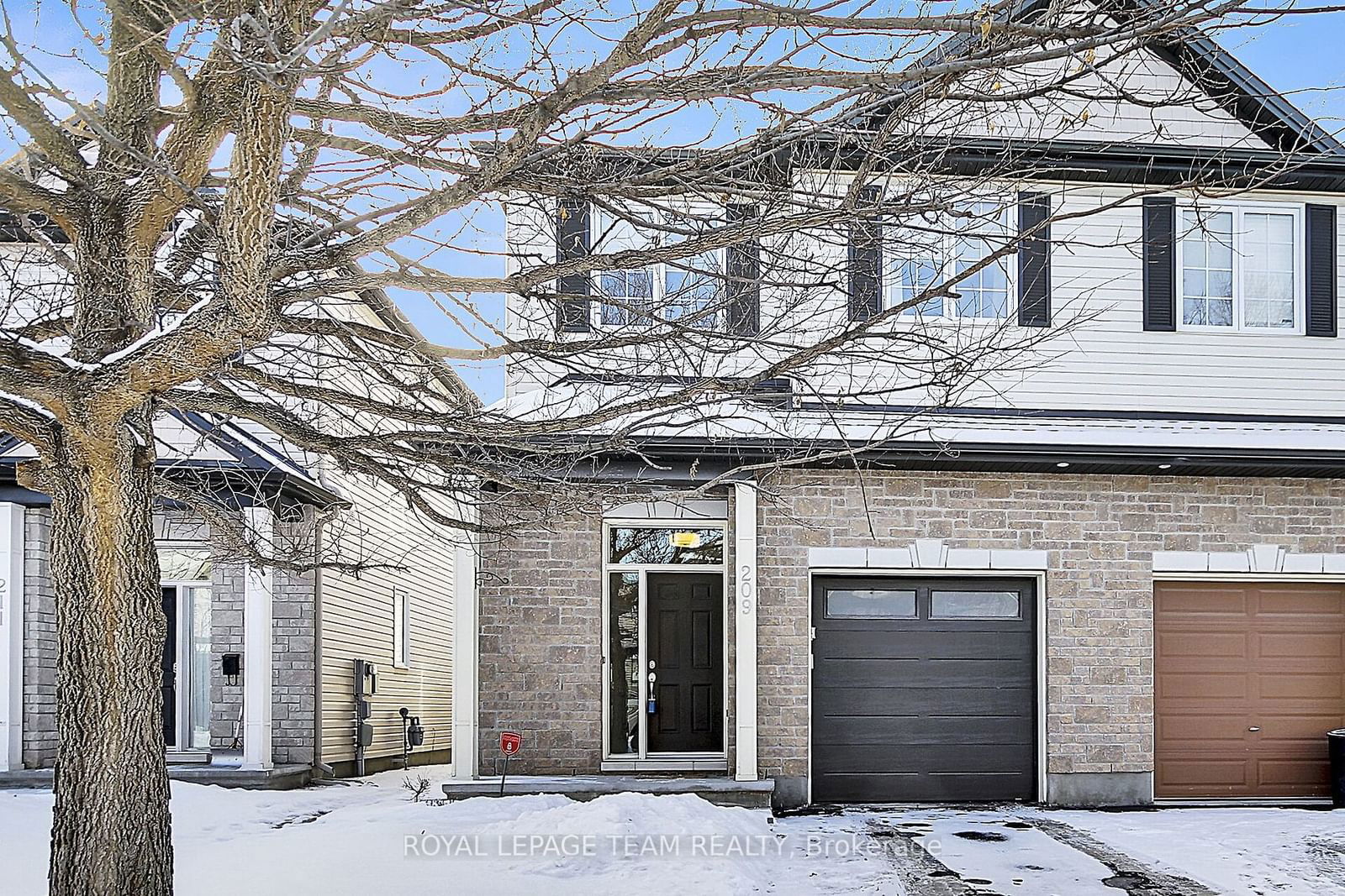 Semi-Detached House sold at 209 Harthill Way, Barrhaven, 7704 - Barrhaven - Heritage Park, K2J 0P1 - MLS: X11927343