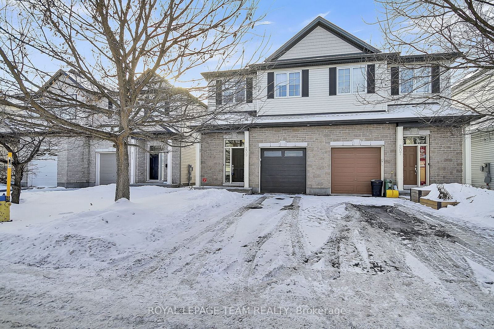 Semi-Detached House sold at 209 Harthill Way, Barrhaven, 7704 - Barrhaven - Heritage Park, K2J 0P1 - MLS: X11927343