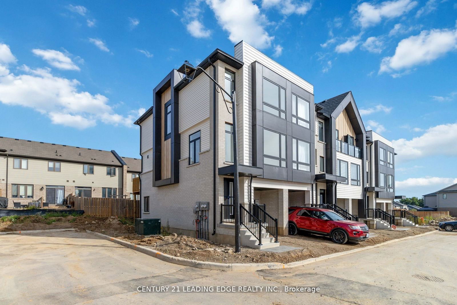 Townhouse for sale at 52-55 Tom Brown Drive, Brant, Paris, N3L 0N5 - MLS: X11927345