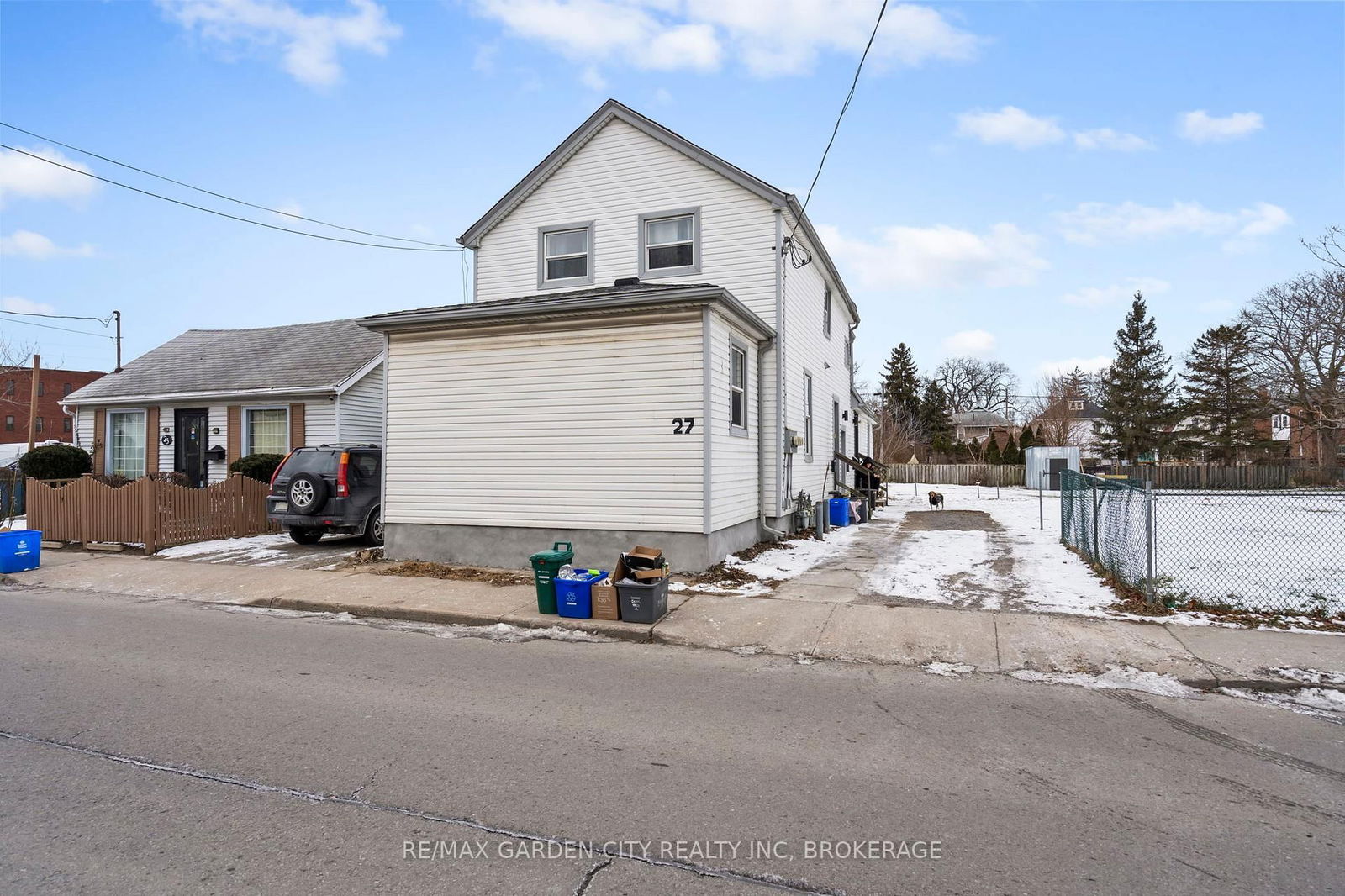 Semi-Detached House sold at 27 Vine Street, St. Catharines, E. Chester, L2R 3X9 - MLS: X11927364