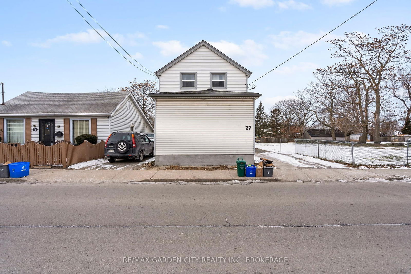 Semi-Detached House sold at 27 Vine Street, St. Catharines, E. Chester, L2R 3X9 - MLS: X11927364