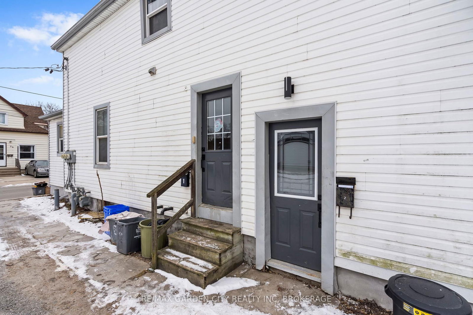 Semi-Detached House sold at 27 Vine Street, St. Catharines, E. Chester, L2R 3X9 - MLS: X11927364