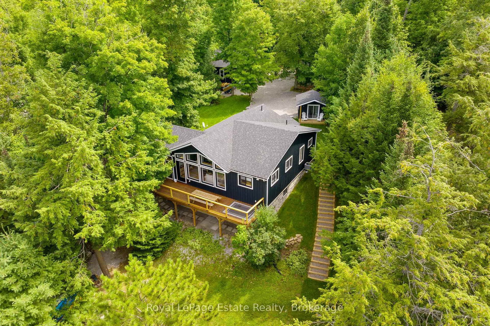 Detached House sold at 1083 Surf Trail, Minden Hills, Minden, K0M 2K0 - MLS: X11927377