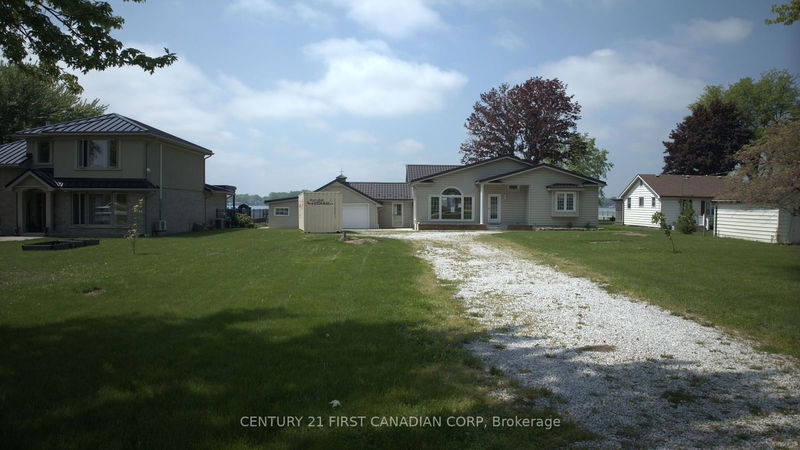 3875 St Clair Pkwy, Lambton Shores - Lambton Shores image-0-0