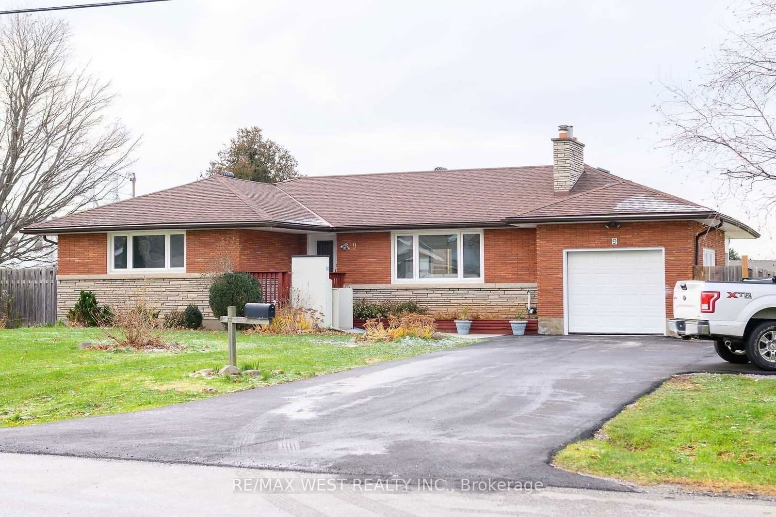 Detached House for sale at 9 Lynnwood Avenue, Grimsby, L3M 2X5 - MLS: X11927443