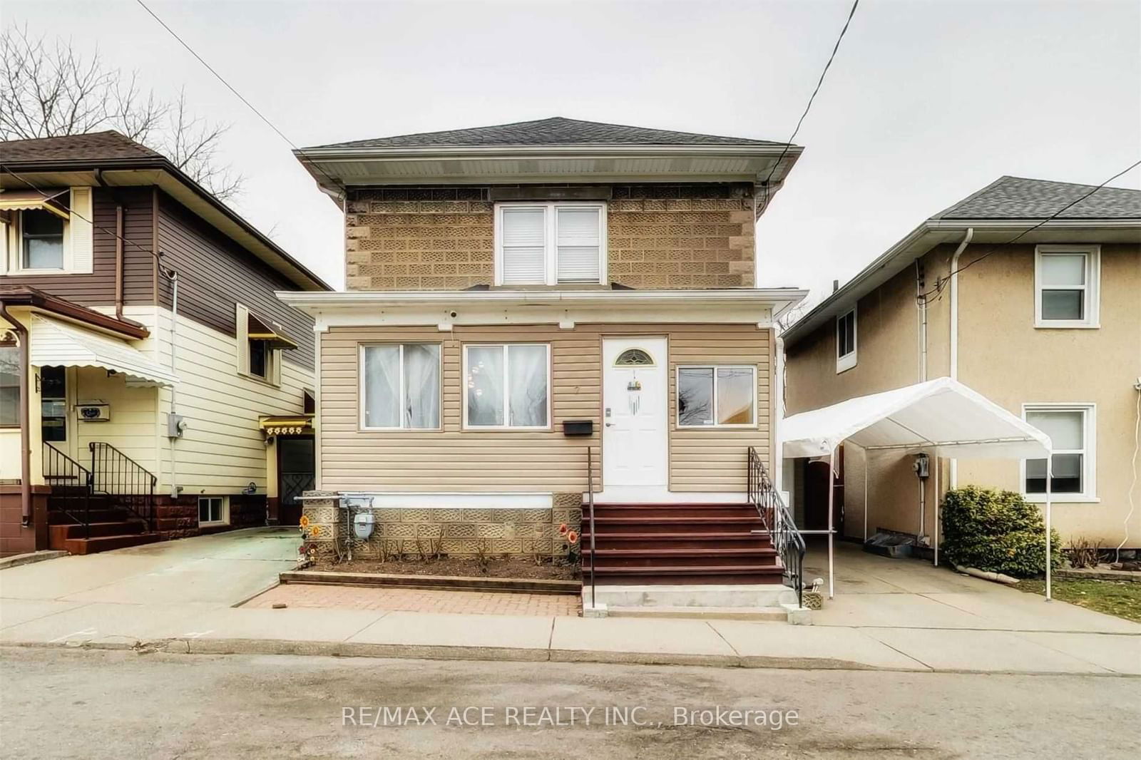 Detached House for sale at 7 Richmond Avenue, St. Catharines, L2R 3W6 - MLS: X11927452