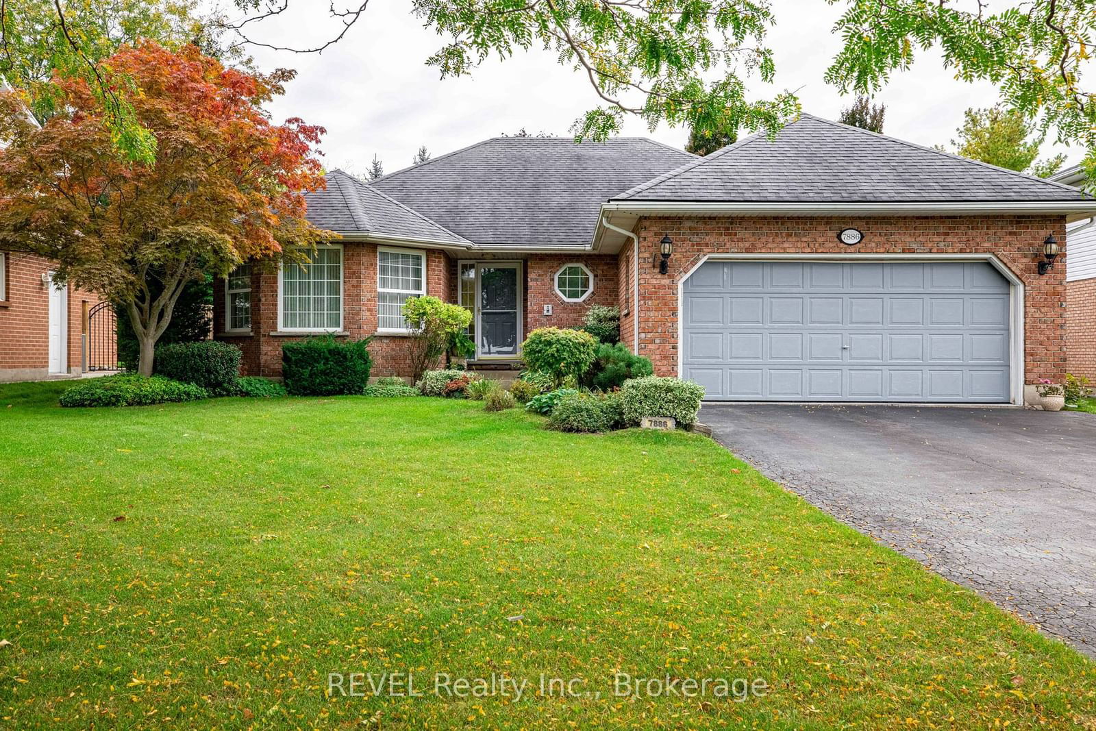 Building at 7886 Bishop Avenue, Niagara Falls, 208 - Mt. Carmel