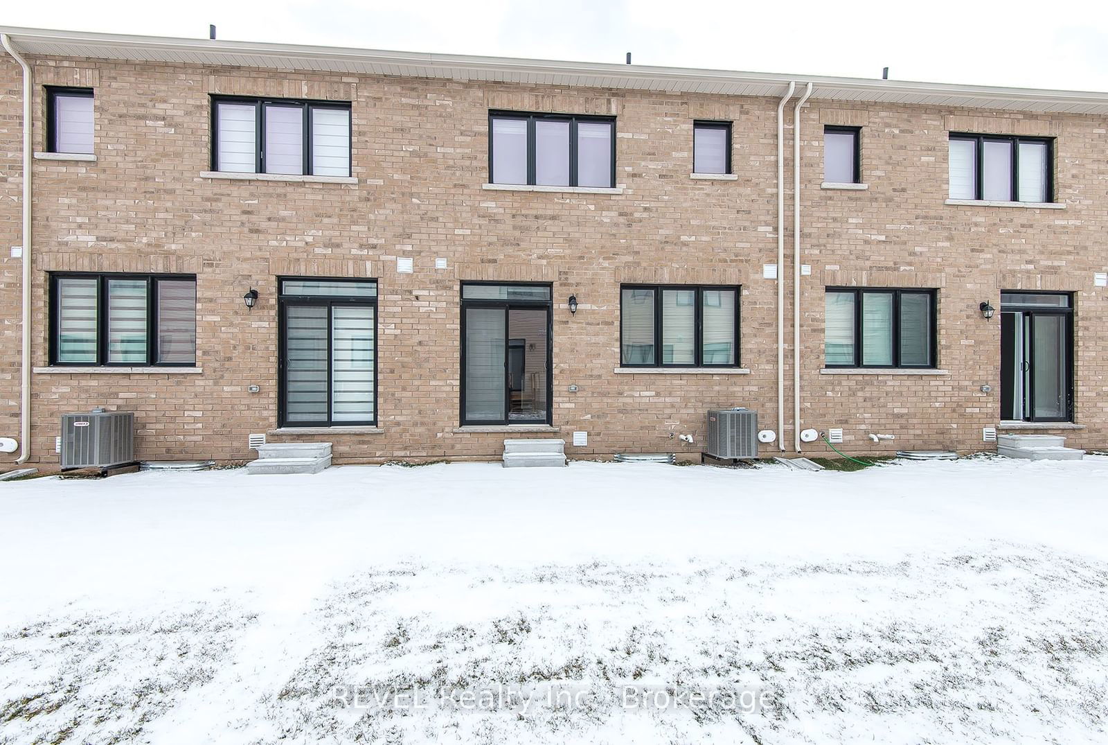 Townhouse leased at 118 Varsity Drive, Welland, 774 - Dain City, L3B 0N3 - MLS: X11927933