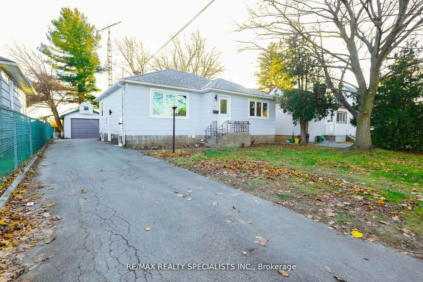 Detached House for sale at 7010 Dunn Street, Niagara Falls, L2G 2R7 - MLS: X11928062