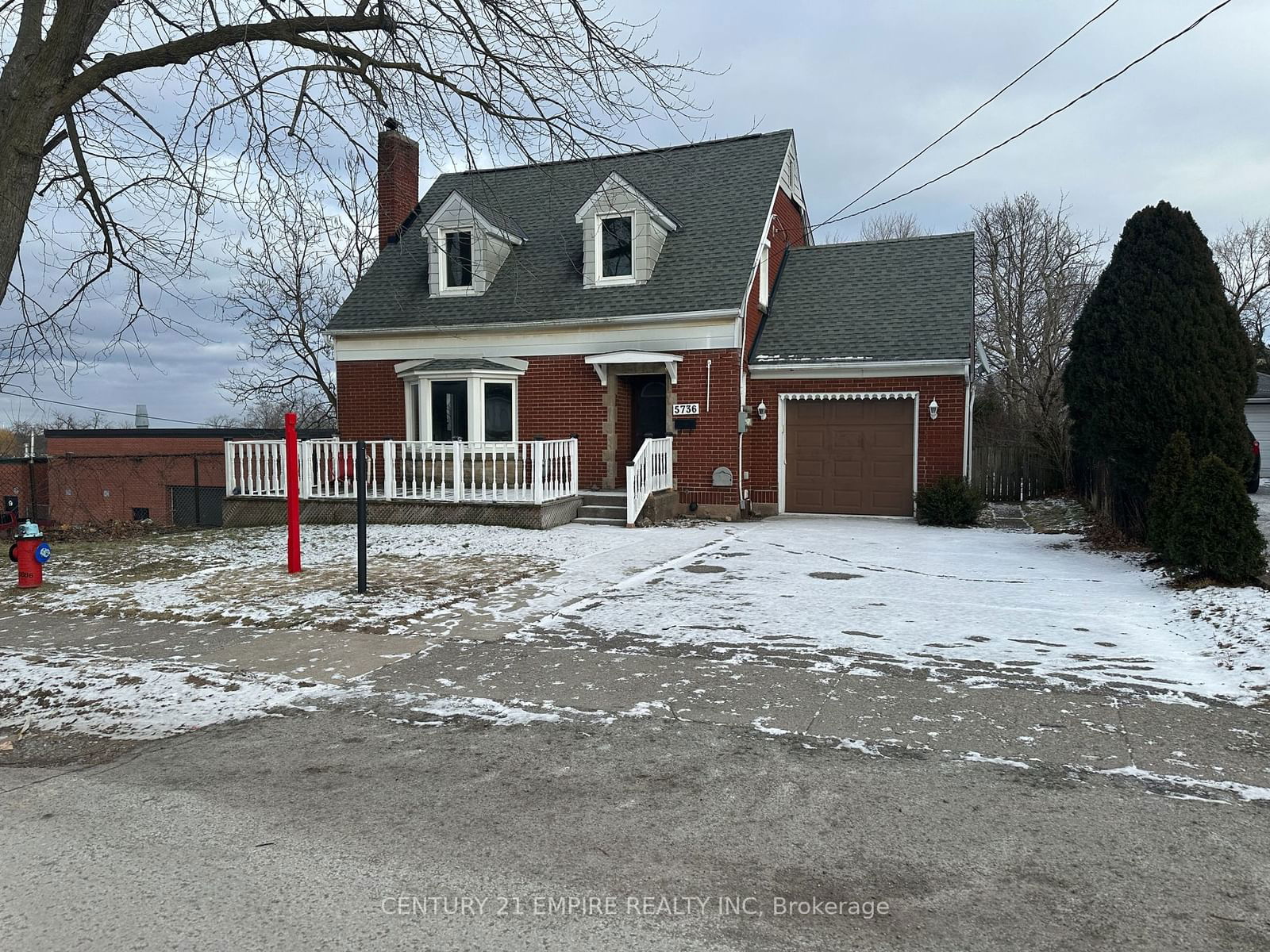 Detached House for sale at 5736 Leonard Avenue, Niagara Falls, Hospital, L2G 4R1 - MLS: X11928082