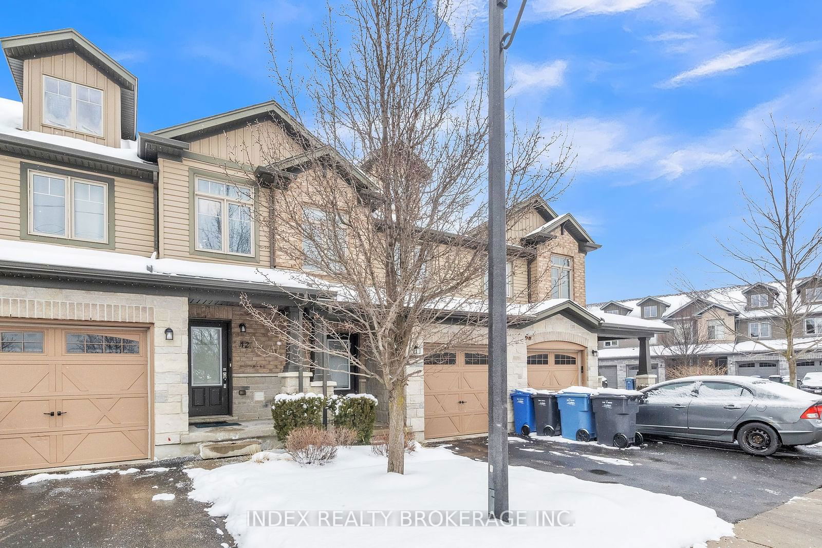 Townhouse sold at 44 Arlington Crescent, Guelph, Pine Ridge, N1L 0K9 - MLS: X11928133