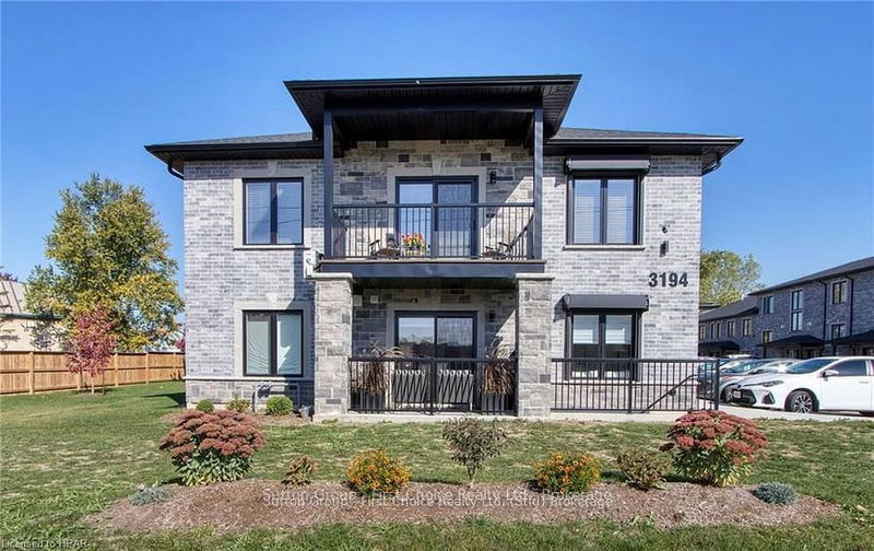 Unit 11 — 3194 Vivian Line, Stratford - Stratford image-0-0