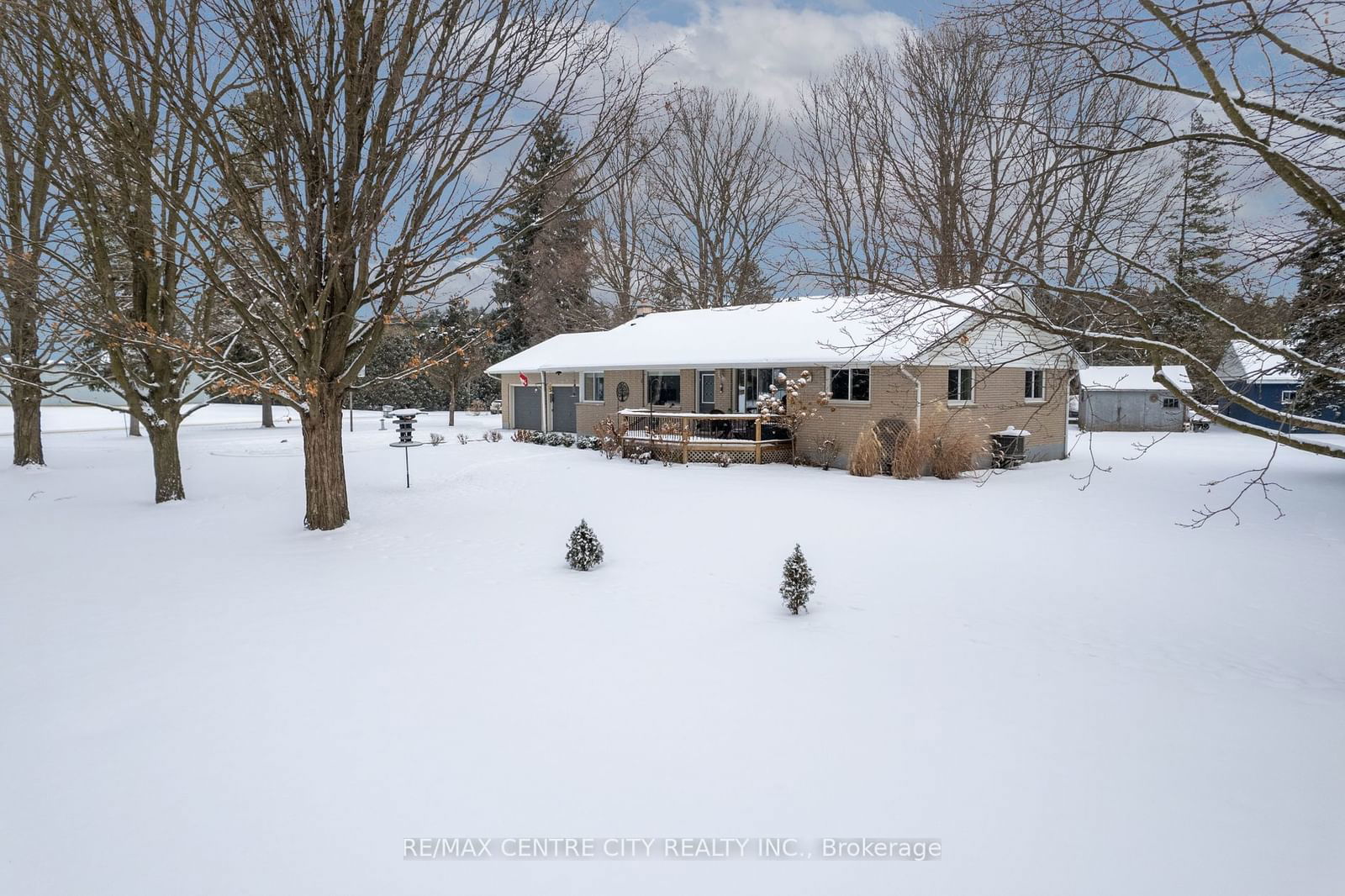 Detached House sold at 7907 WALKERS Drive, Strathroy-Caradoc, Rural Strathroy Caradoc, N7G 3H4 - MLS: X11928507