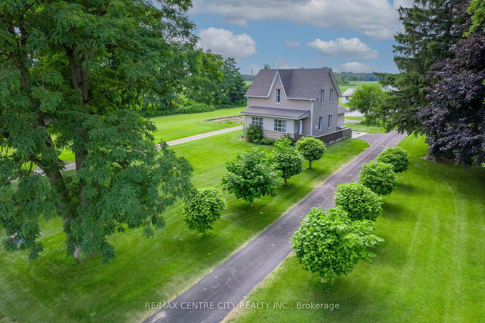 Detached House sold at 6924 Calvert Drive, Strathroy-Caradoc, Rural Strathroy Caradoc, N7G 3H5 - MLS: X11928552