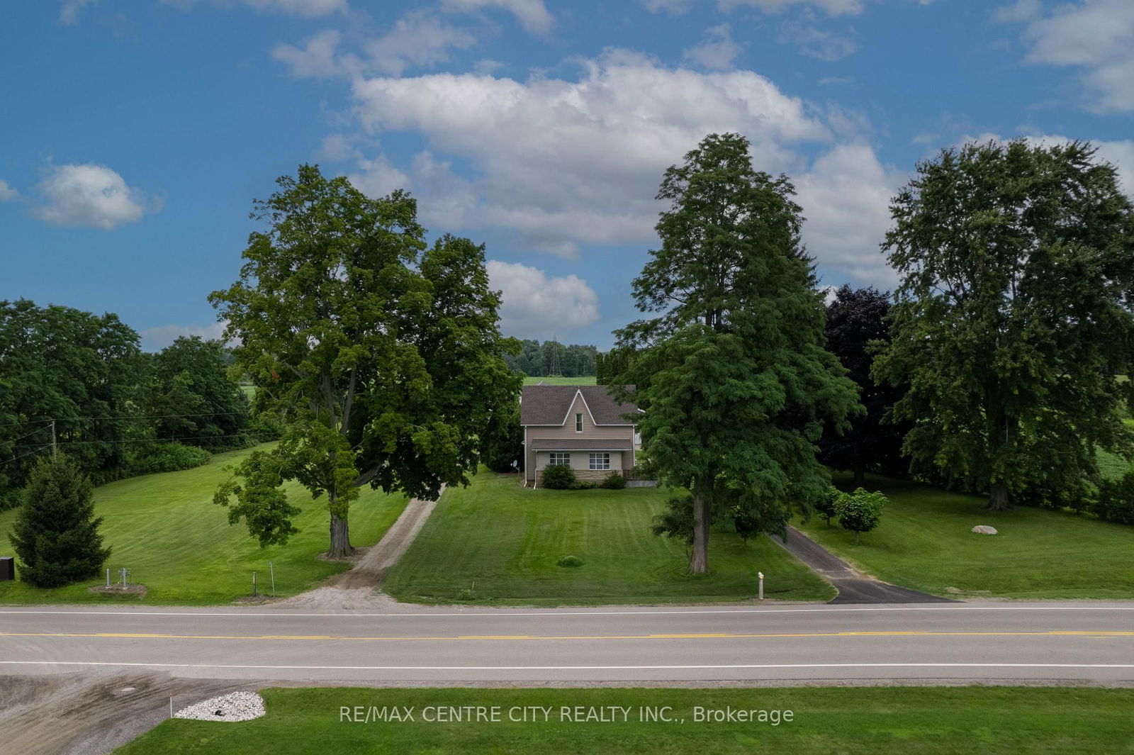 Detached House sold at 6924 Calvert Drive, Strathroy-Caradoc, Rural Strathroy Caradoc, N7G 3H5 - MLS: X11928552