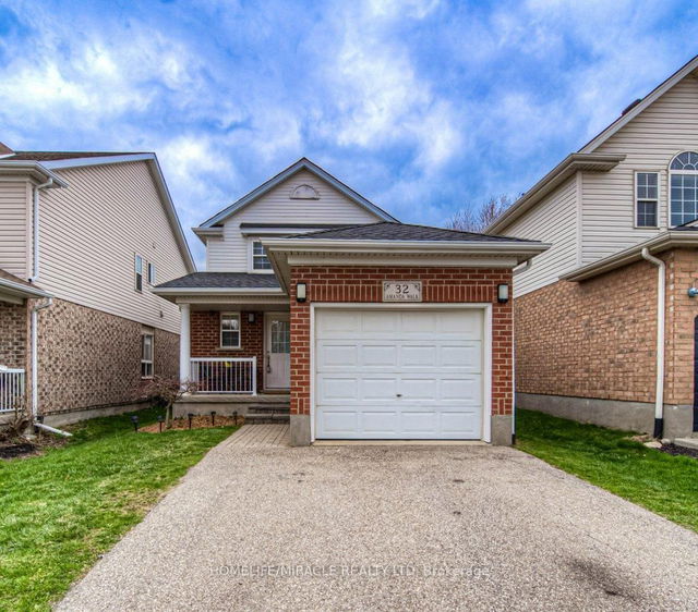 32 Amanda Walk