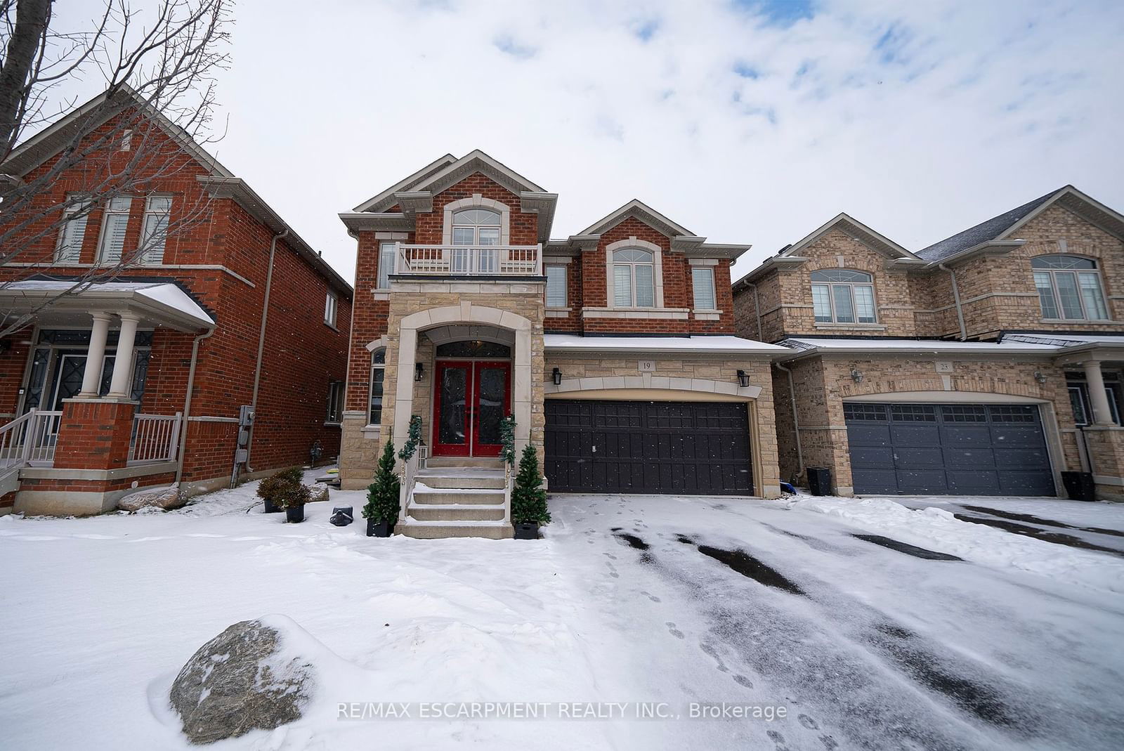 Detached House for sale at 19 Humphrey Street, Hamilton, Waterdown, L0R 2H7 - MLS: X11928752