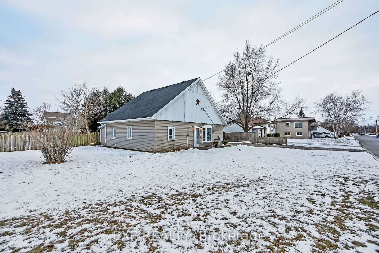 Detached House sold at 83 Byron Street, Belleville, K8N 2W6 - MLS: X11928888