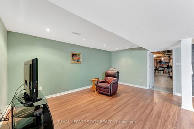 78 Toulon Ave, Hamilton - Ancaster image-0-4