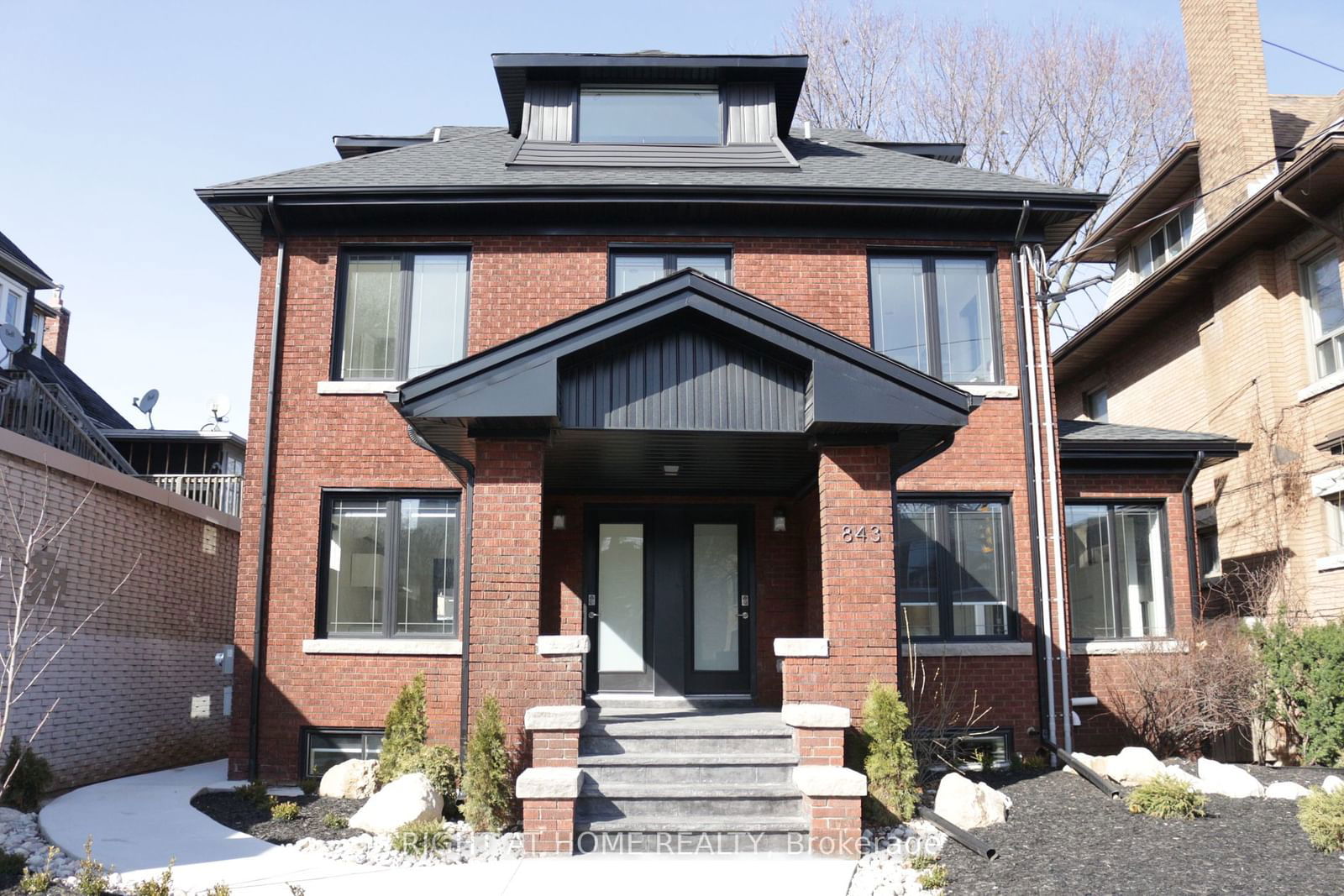 Semi-Detached House for lease at 4-843 Main Street, Hamilton, Beasley, L8M 1L8 - MLS: X11929324