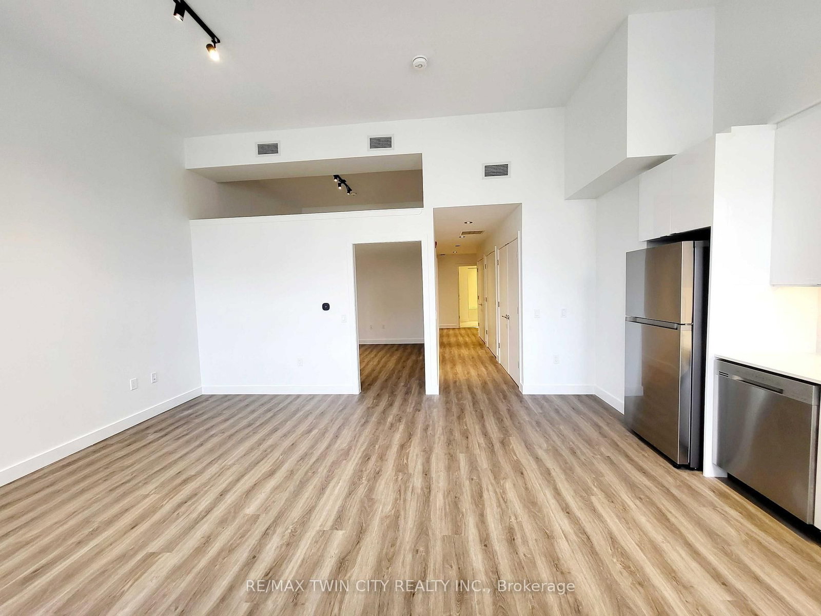 75 Huron Street, Unit 201 - Photo 4