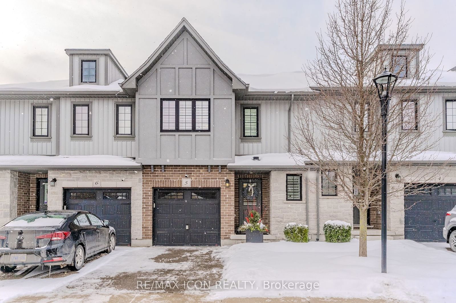 Townhouse for sale at 5-625 Blackbridge Road, Cambridge, N3C 0G6 - MLS: X11929486