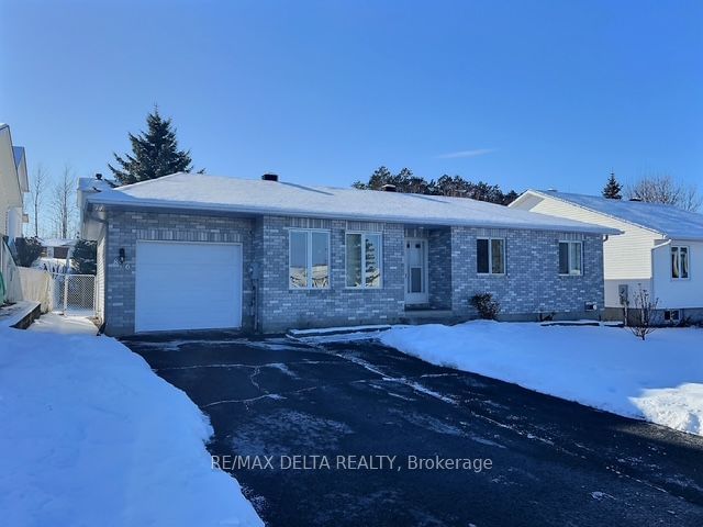 Detached House sold at 876 Lawrence Street, Clarence-Rockland, 606 - Town of Rockland, K4K 1M8 - MLS: X11929628