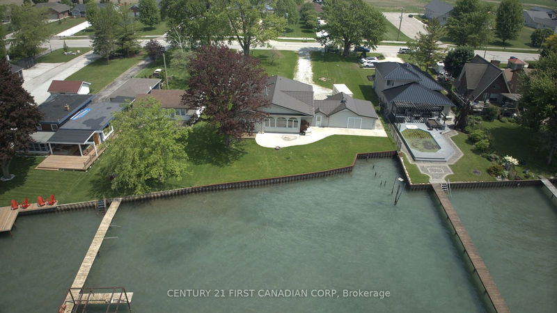 3877 St Clair Pkwy, Lambton Shores - Lambton Shores image-0-0