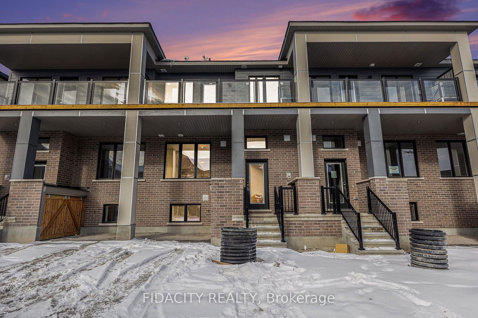 Townhouse leased at 205 Beebalm Crescent, Barrhaven, 7711 - Barrhaven - Half Moon Bay, K2J 7G9 - MLS: X11930500