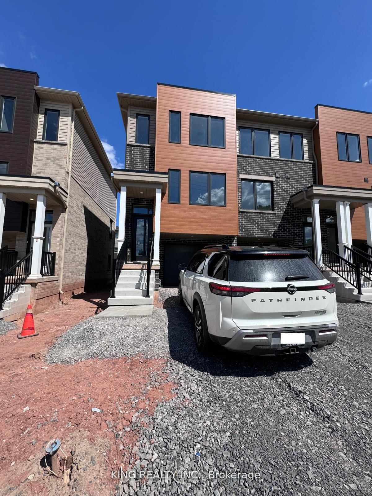 Townhouse leased at 10 REID Avenue, Hamilton, McQuesten, L8H 0B5 - MLS: X11930705