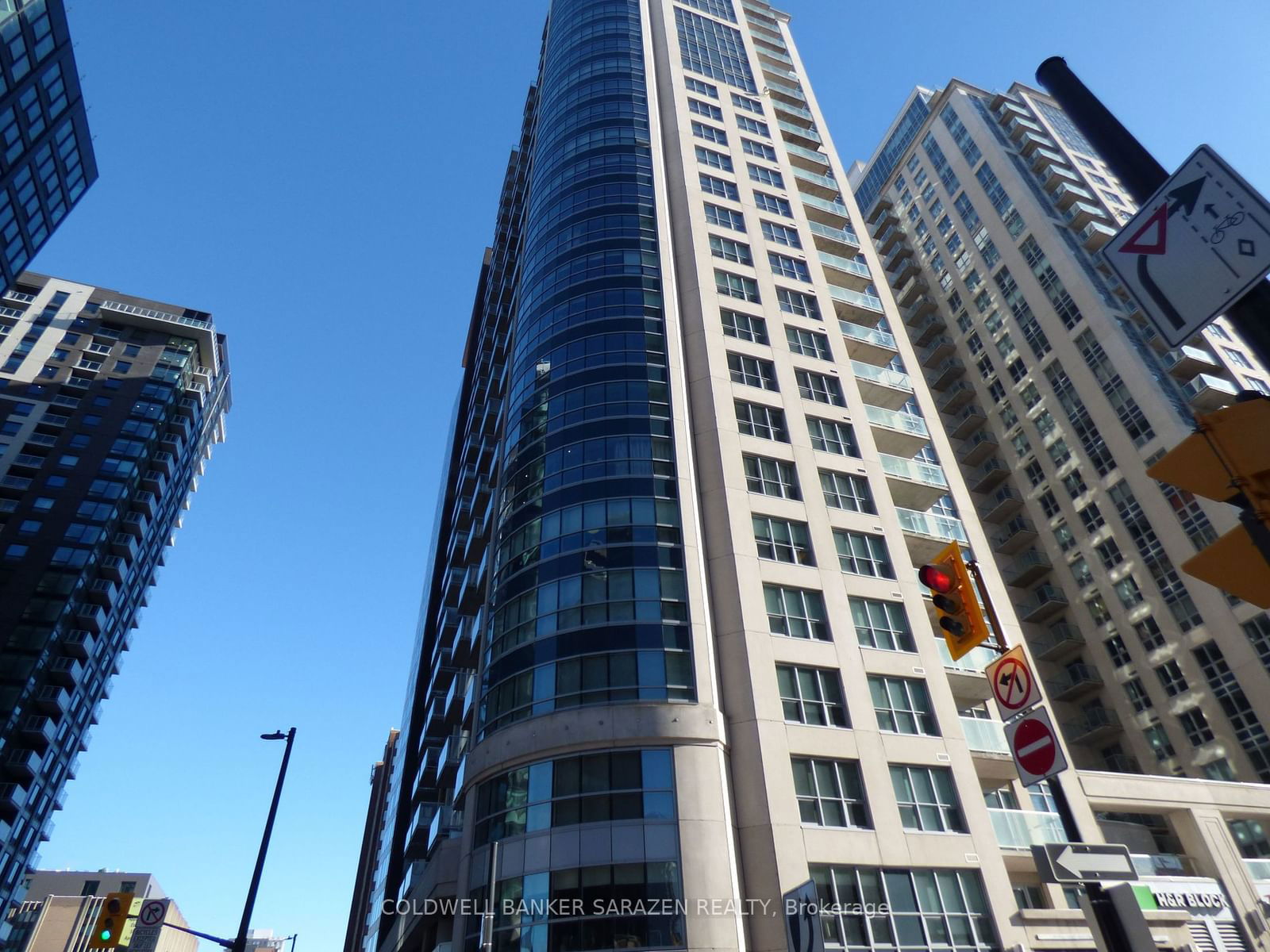 Condo leased at 2204-242 Rideau Street, Lower Town - Sandy Hill, 4003 - Sandy Hill, K1N 0B7 - MLS: X11930774