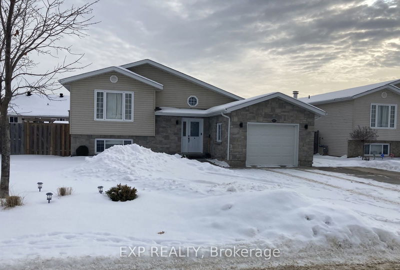 1033 Riverstone Tr, Petawawa - 520 - Petawawa image-0-0