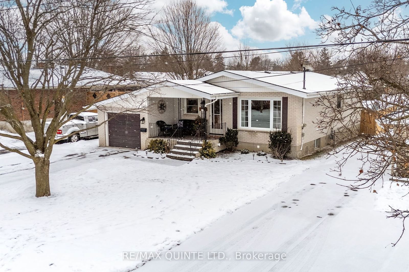 Detached House for sale at 106 Glendale Road, Belleville, K8P 4H6 - MLS: X11931243