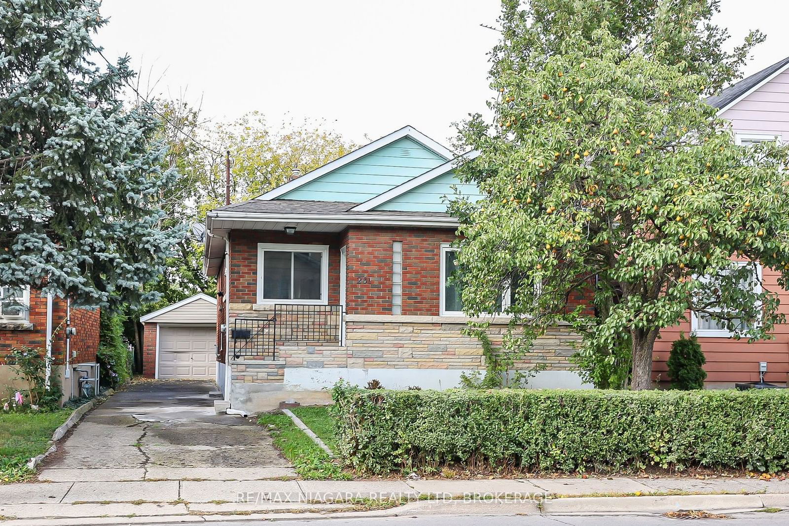 Detached House for sale at 261 Vine Street, St. Catharines, Fairview, L2M 4T2 - MLS: X11931503