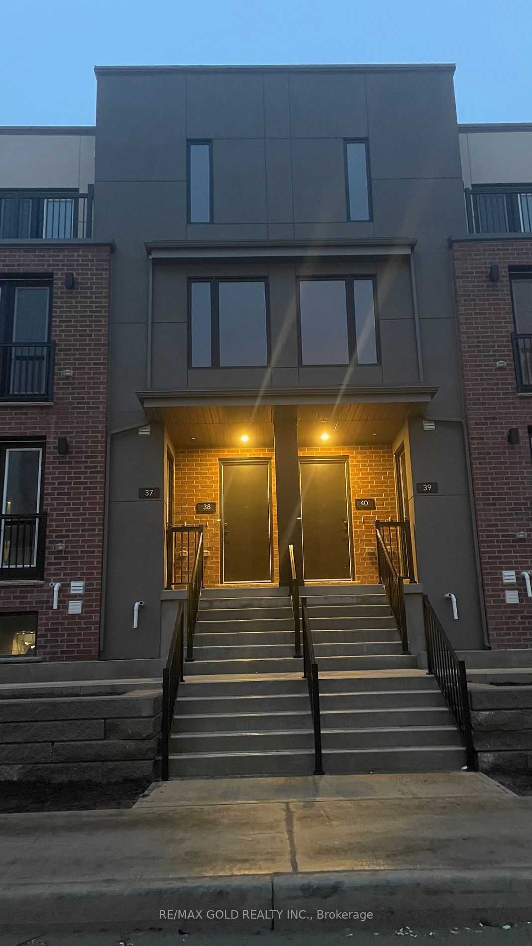 Townhouse for lease at 38-99 Roger Street, Waterloo, N2J 0G1 - MLS: X11932098